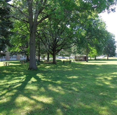 Stonequist Apartments Outside Sitting Area