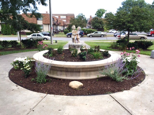 Stonequist Apartments Fountain